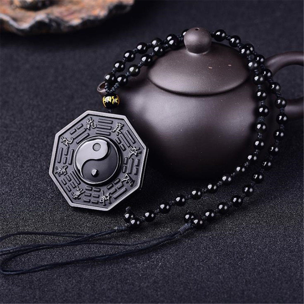 Obsidienne noire naturelle sculptée Yin Yang huit diagrammes pendentif chaînette